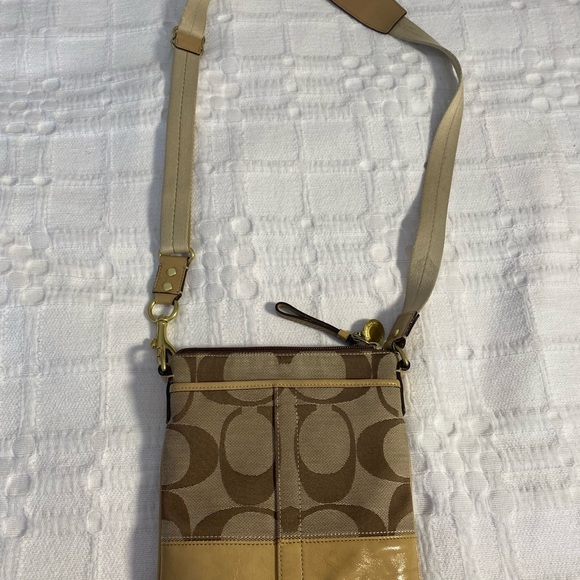 Coach cross body bag. - Picture 2 of 6